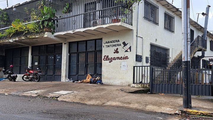 Ni Os Mendigos Y Adultos Mayores Abandonados En Calles Del T Chira